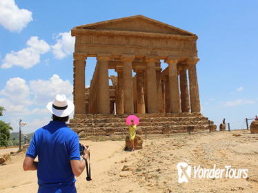 Agrigento and Siracusa Helicopter Tour including Skip the Line at the Valley of Temples