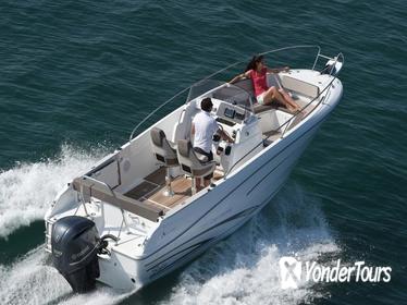 Rent a open-hull boat for up to 8 people in Saint-Tropez - License required