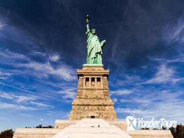 Statue of Liberty and Ellis Island Tour Including Pedestal Access, Lower Manhattan Sightseeing and 9/11 Museum Entry