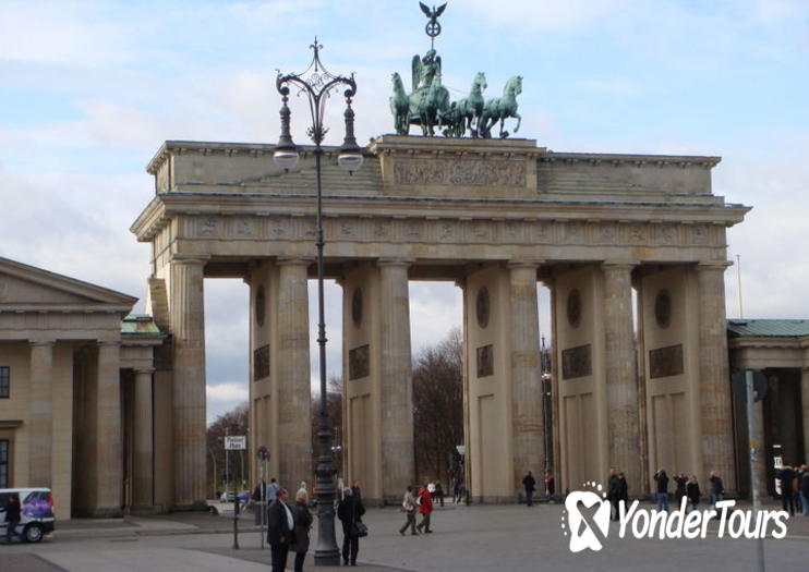 Brandenburg Gate (Brandenburger Tor) Brandenburg Gate (Brandenburger Tor)