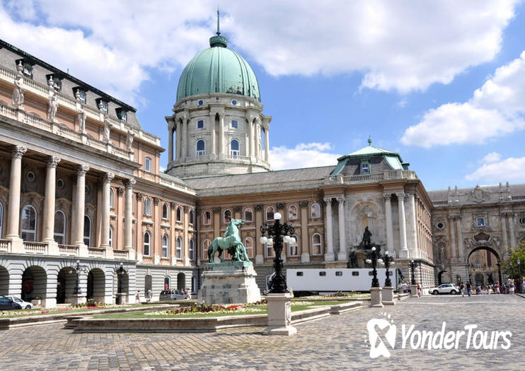 Buda Royal Palace (Kiralyi Palota) Buda Royal Palace (Kiralyi Palota)