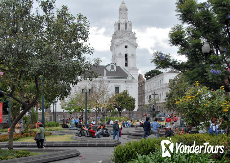 Independence Plaza (Plaza de la Independencia)