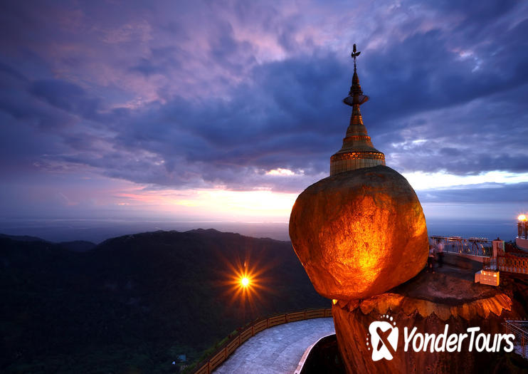 Kyaiktiyo Pagoda (Golden Rock)
