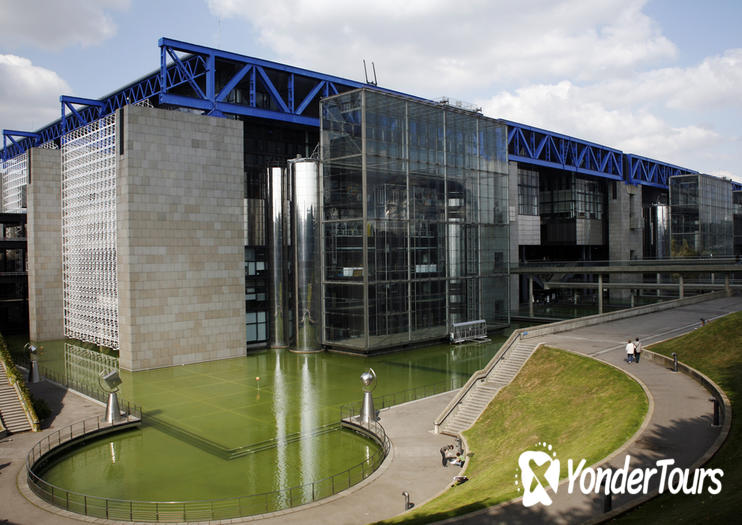 La Cit e des Sciences et de L'lndustrie La Cit e des Sciences et de L'lndustrie