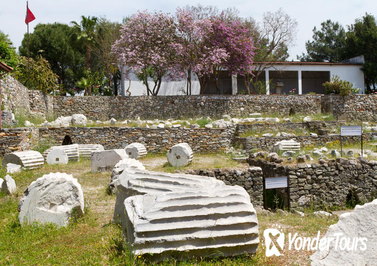 Mausoleum (Mausoleum of Halicarnassus) Mausoleum (Mausoleum of Halicarnassus)