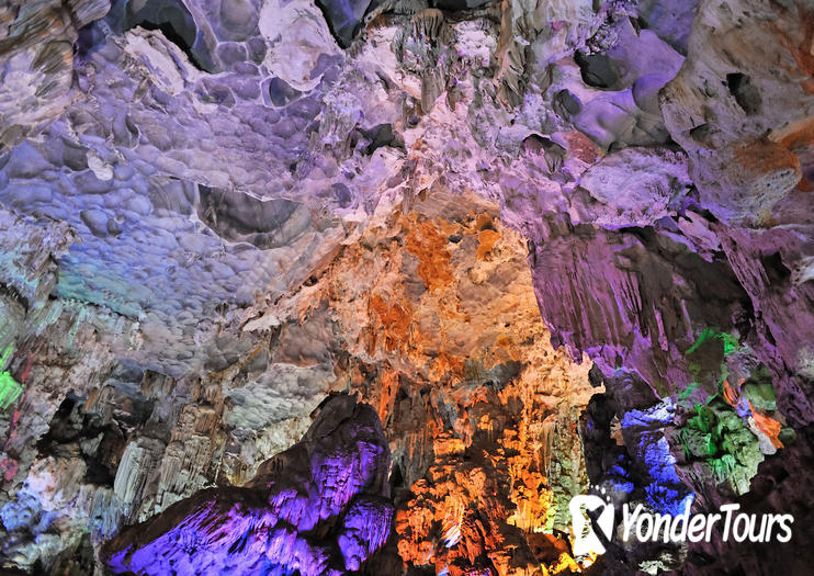 Me Cung Cave (Bewitching Grotto) Me Cung Cave (Bewitching Grotto)