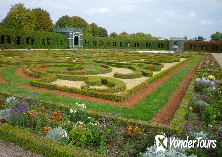 Schlosspark Schoenbrunn (Schonbrunn Palace Garden)