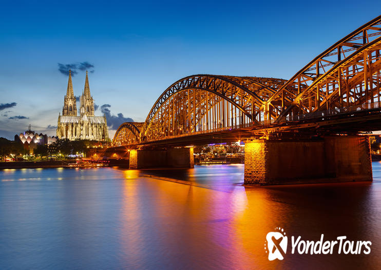 Hohenzollern Bridge (Hohenzollernbrücke) Hohenzollern Bridge (Hohenzollernbrücke)