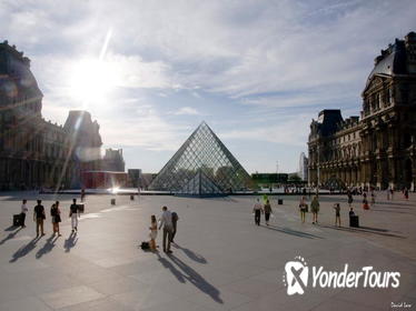 1.5 Hour Louvre Museum Must-See Private Guided Tour
