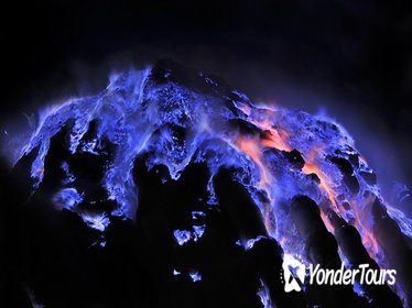 2-Day North Bali and East Java Tour with Ijen Blue Fire Trek