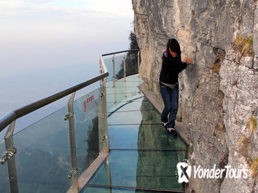 2-Day Zhangjiajie Coach Tour to AVATAR Mountain and Baofeng Lake with 1 Night Hotel