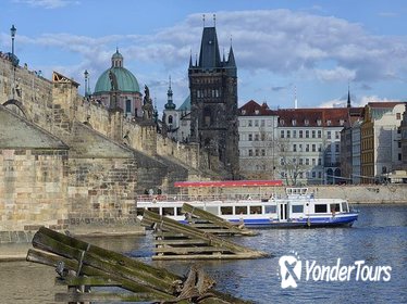 2-Hour Cruise with Dinner in Prague