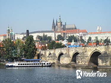 4-Hour Prague Old Town Walking Tour With Lunch On A Boat