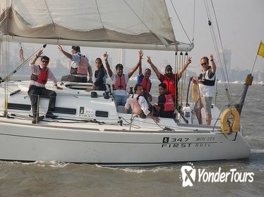 5-Hour Private Beginner Sailing Course in Mumbai Harbor