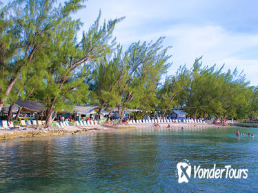 6.5-Hour Catamaran Cruise to Stingray City and Rum Point Beach