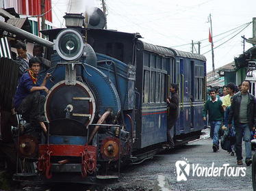 6-Day Private Tour to Gangtok and Darjeeling from Kolkata Including Train Ride in Ghum 6-Day Private Tour to Gangtok and Darjeeling from Kolkata Including Train Ride in Ghum