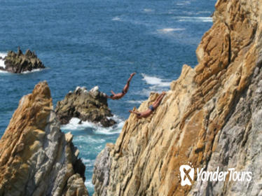 Acapulco Shore Excursion: Cliff Divers at Night