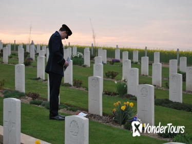 ANZAC Day Trip from Paris: Dawn Service at Villers-Bretonneux and WWI Somme Battlefields Tour