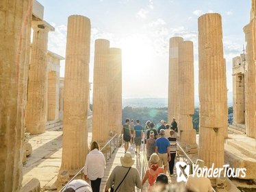 Athens Day Tour-Skip the line: Acropolis, Acropolis museum, Plaka and Local Food