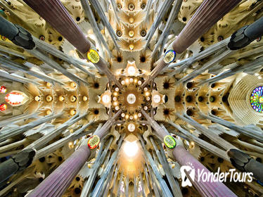 Barcelona and Sagrada Familia Small Group Half Day Tour with Hotel Pick-up