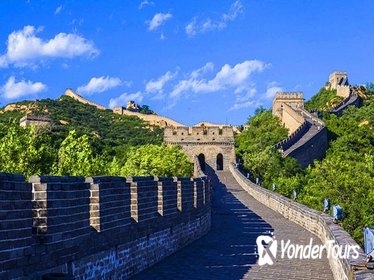Beijing Badaling Great Wall and Ming Tomb Small-Group Tour with Lunch