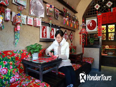 Beijing WTown Sightseeing and Handicraft Tour with Lunch and Oar Boat Ride