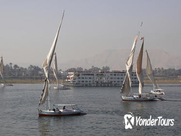 Cairo Shore Excursion: Private Day Tour of Giza Pyramids and Felucca Boat Ride