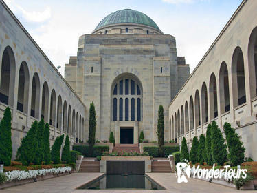 Canberra Explorer: Australia's Capital City Tour from Sydney