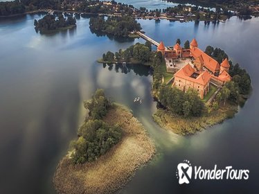 CASTLE ISLAND - Premium guided canoe tour at Trakai Historical Park