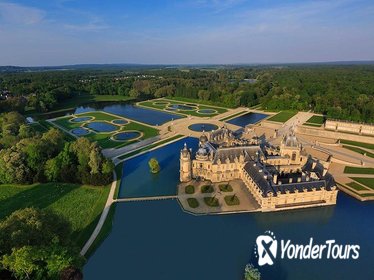 Château de Chantilly Tour from Paris Including the Great Stables of the Prince de Conde and a Renaissance-Style Meal