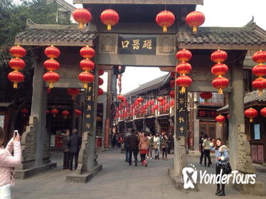 Chongqing Airport to Cruise Transfer including Half-Day Sightseeing and Hot Pot Dinner