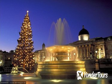 Christmas Eve London Tour with 3-Course Dinner and Midnight Mass