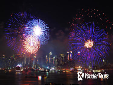 Circle Line: 4th of July Evening Cruise with Optional VIP Upgrade Circle Line: 4th of July Evening Cruise with Optional VIP Upgrade