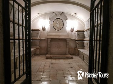 Crypts of San Domenico Maggiore: Exclusive Guided Tour