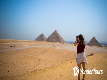 Day Tour to Giza Pyramids, Memphis and Saqqara with Lunch from Cairo