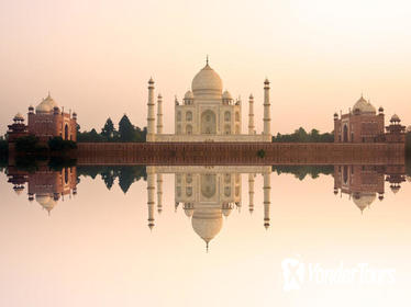 Delhi, Agra, Jaipur 3-Day Golden Triangle Tour from Kolkata with one-way Flight