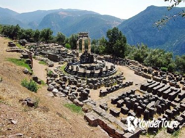 Delphi Highlights: Guided Small Group Day Tour from Athens