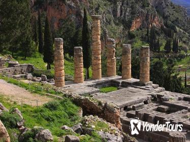 Delphi, Arachova and Saint Lucas Monastery Tour from Athens