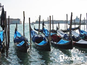 Discover Venice Walking Tour with Gondola Ride