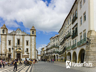 Evora and Arraiolos Private Full-Day Tour from Lisbon