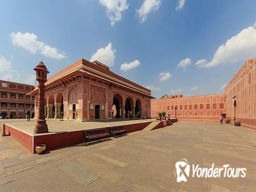 Experience Chandra Mahal In Jaipur City Palace Museum with Private Transports