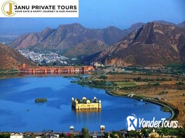 Fascinating Day Tour of Jaipur with Guide