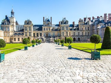 Fontainebleau Palace and The Painters' Village of Barbizon Day Trip from Paris
