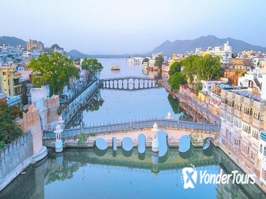 Full Day Excursion :Udaipur Sightseeing with Sunset Boat Cruise on Lake Pichola