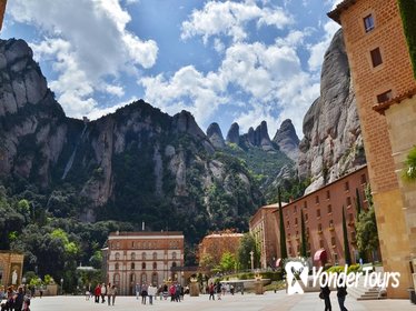 Full Day Experience Private Tour of Montserrat and Winery from Barcelona