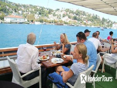 Full-Day Bosphorus to Black Sea Cruise From Istanbul
