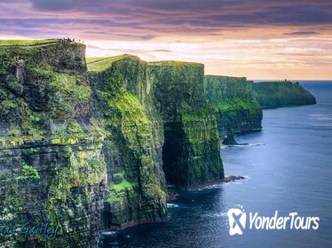 Full-day Cliffs of Moher, Aran Islands, and Wild Atlantic Way Tour from Galway