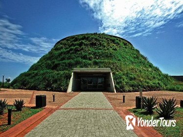 Full-Day Cradle of Humankind Safari Tour Full-Day Cradle of Humankind Safari Tour