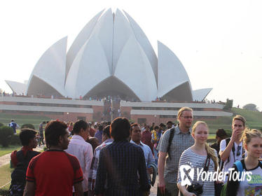 Full-Day Old and New Delhi Tour Including India Gate, Red Fort, and Lotus Temple