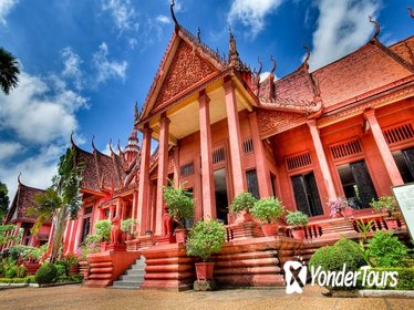 Full-day Private Phnom Penh National Museum and Royal Palace Tour